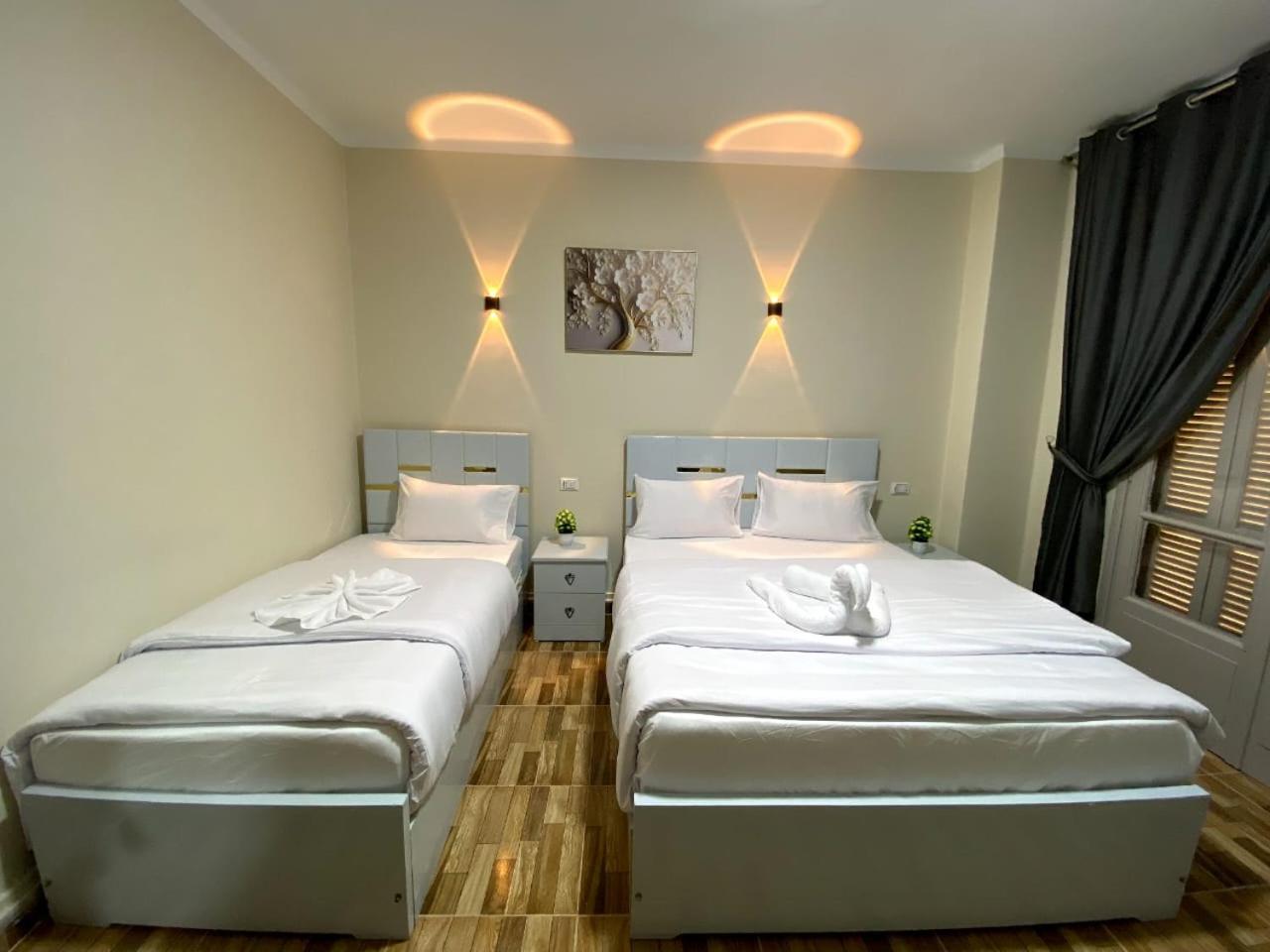 Sky Light Hotel *
