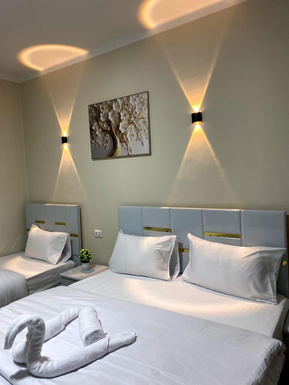 Hotel Sky Light *