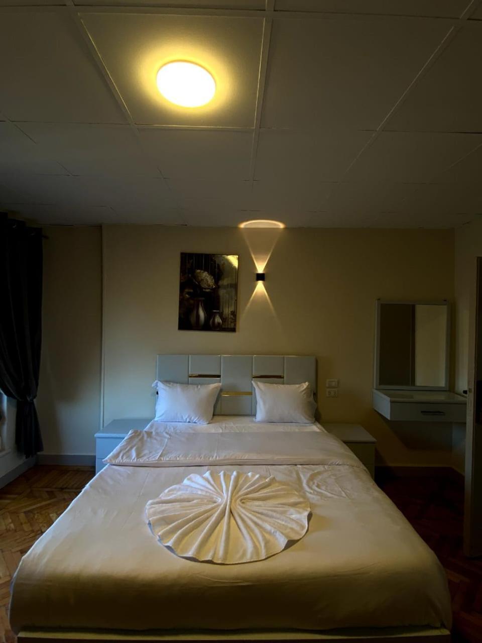 Hotel Sky Light *