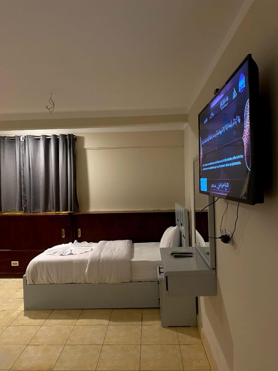Sky Light Hotel *