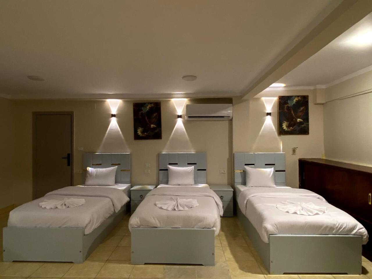 Hotel Sky Light *